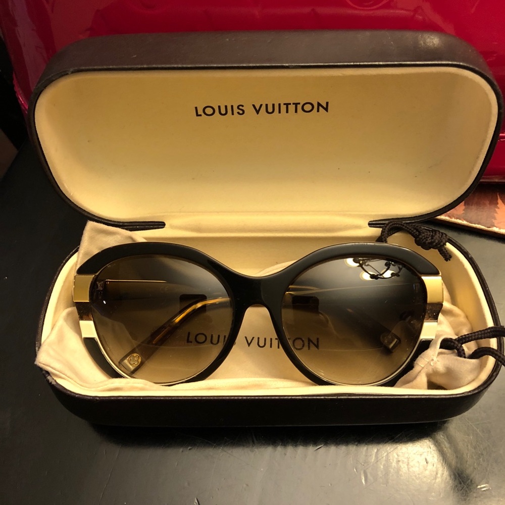 Louis Vuitton Petit Soupçon Sunglasses